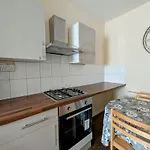 Cosy Single Room With A Desk