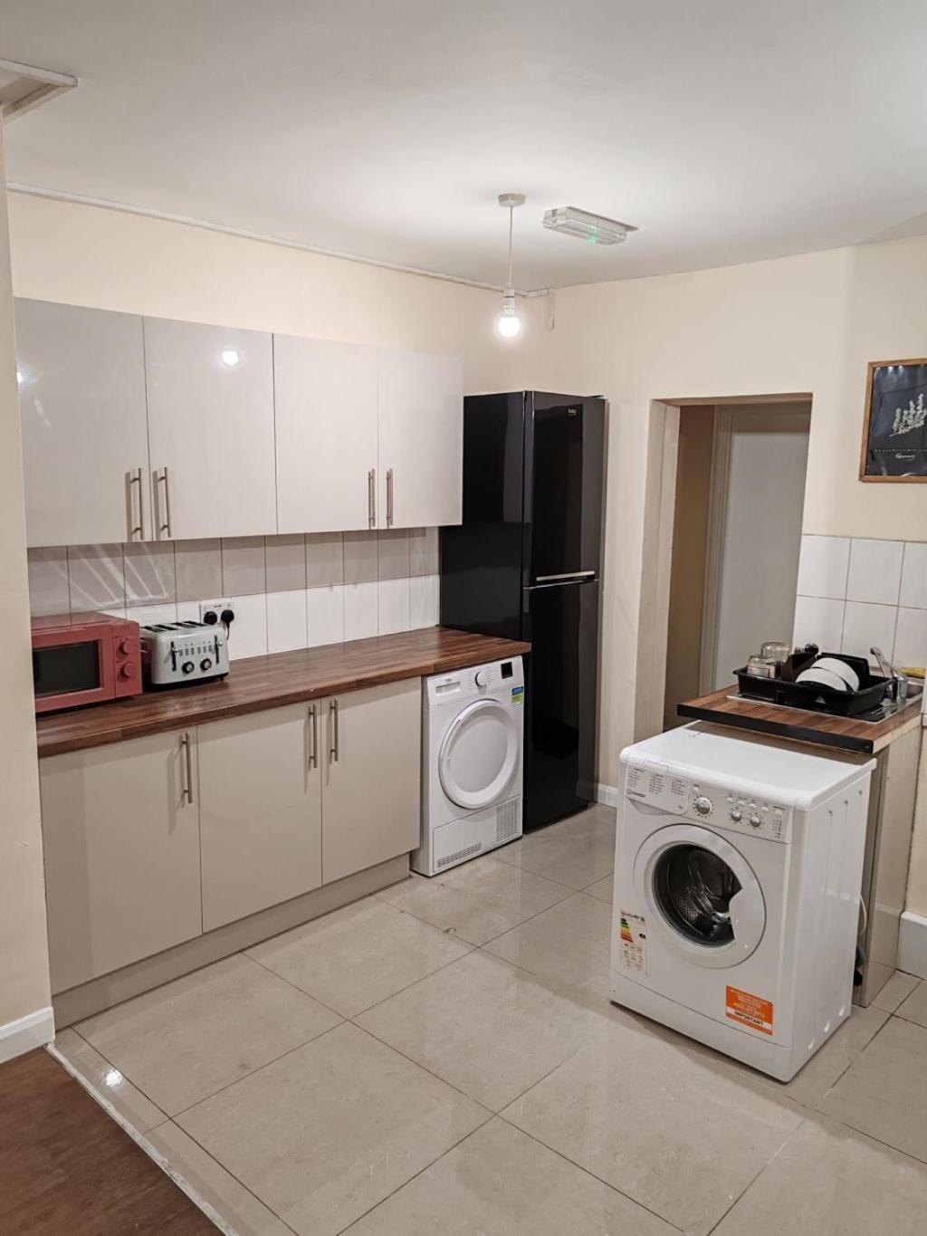 Cosy Single With A Desk * Hounslow