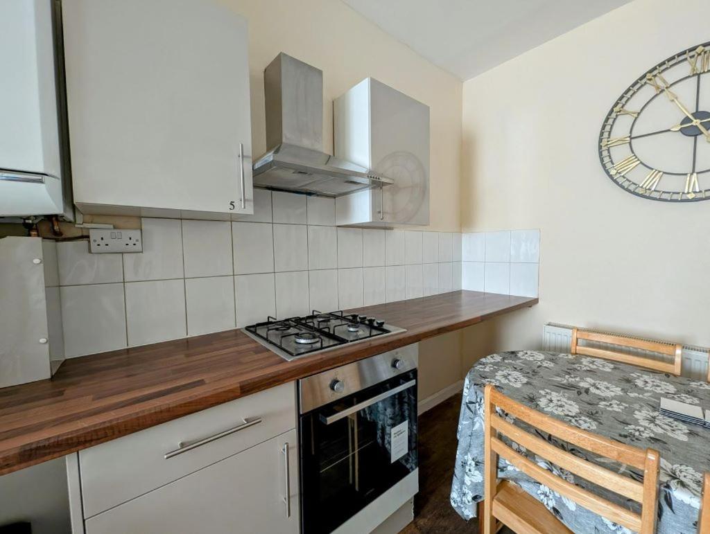 Apartment Cosy Single With A Desk *