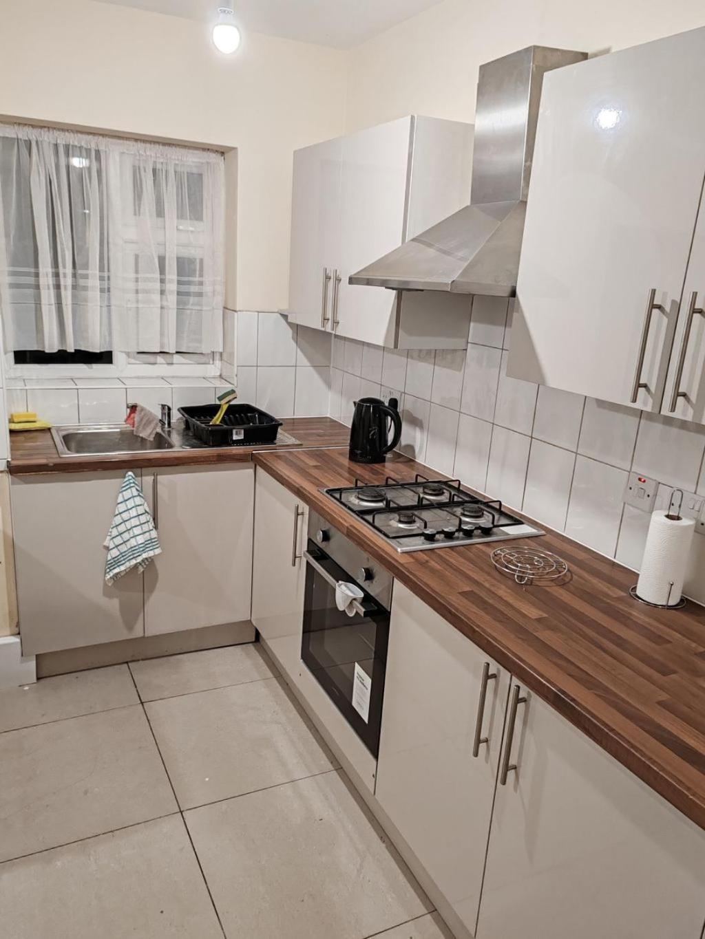 Cosy Single With A Desk Apartment Hounslow